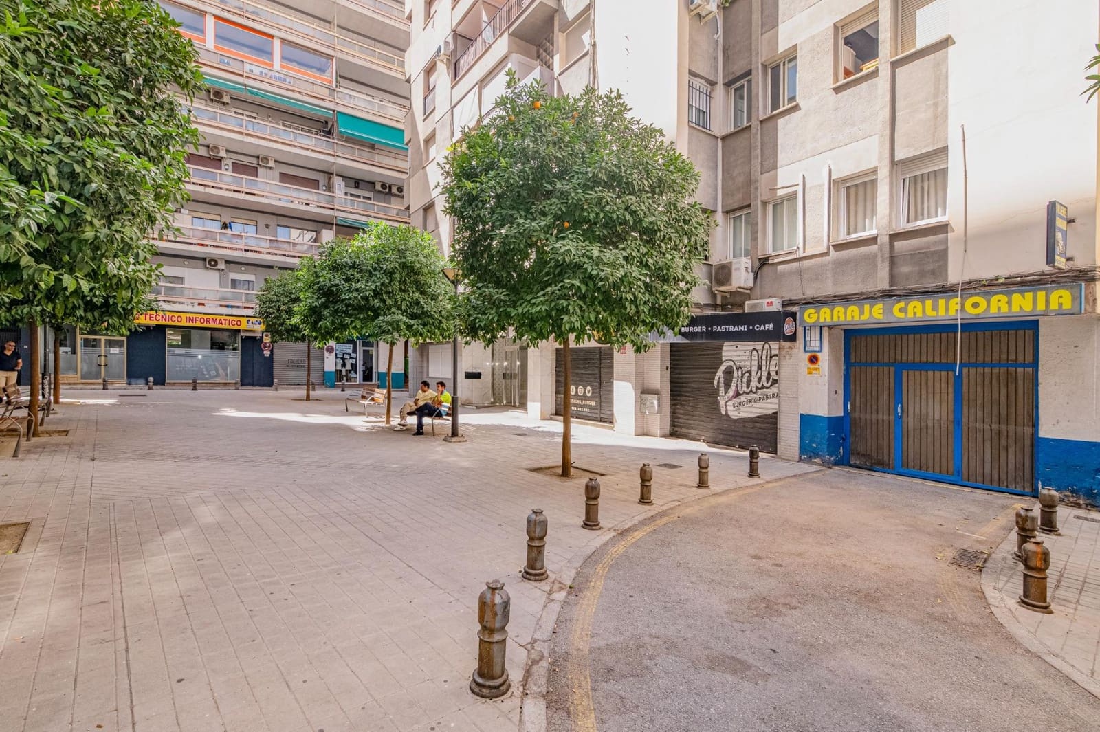 4 bedroom Flat for sale in Granada city - € 300,000 (Ref: 10014077)