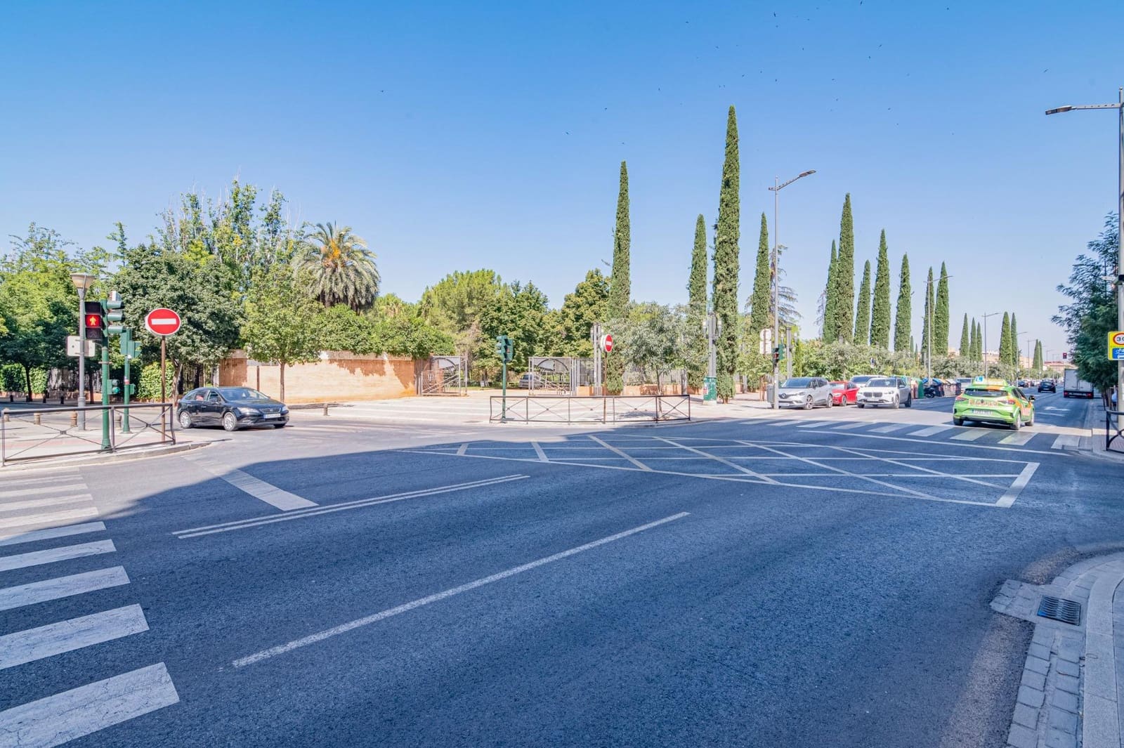 4 bedroom Flat for sale in Granada city - € 300,000 (Ref: 10014077)