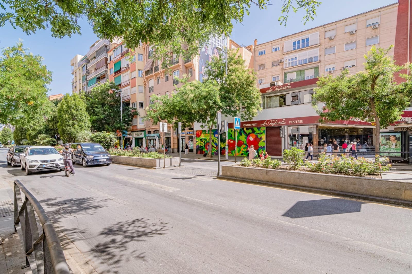 4 bedroom Flat for sale in Granada city - € 300,000 (Ref: 10014077)