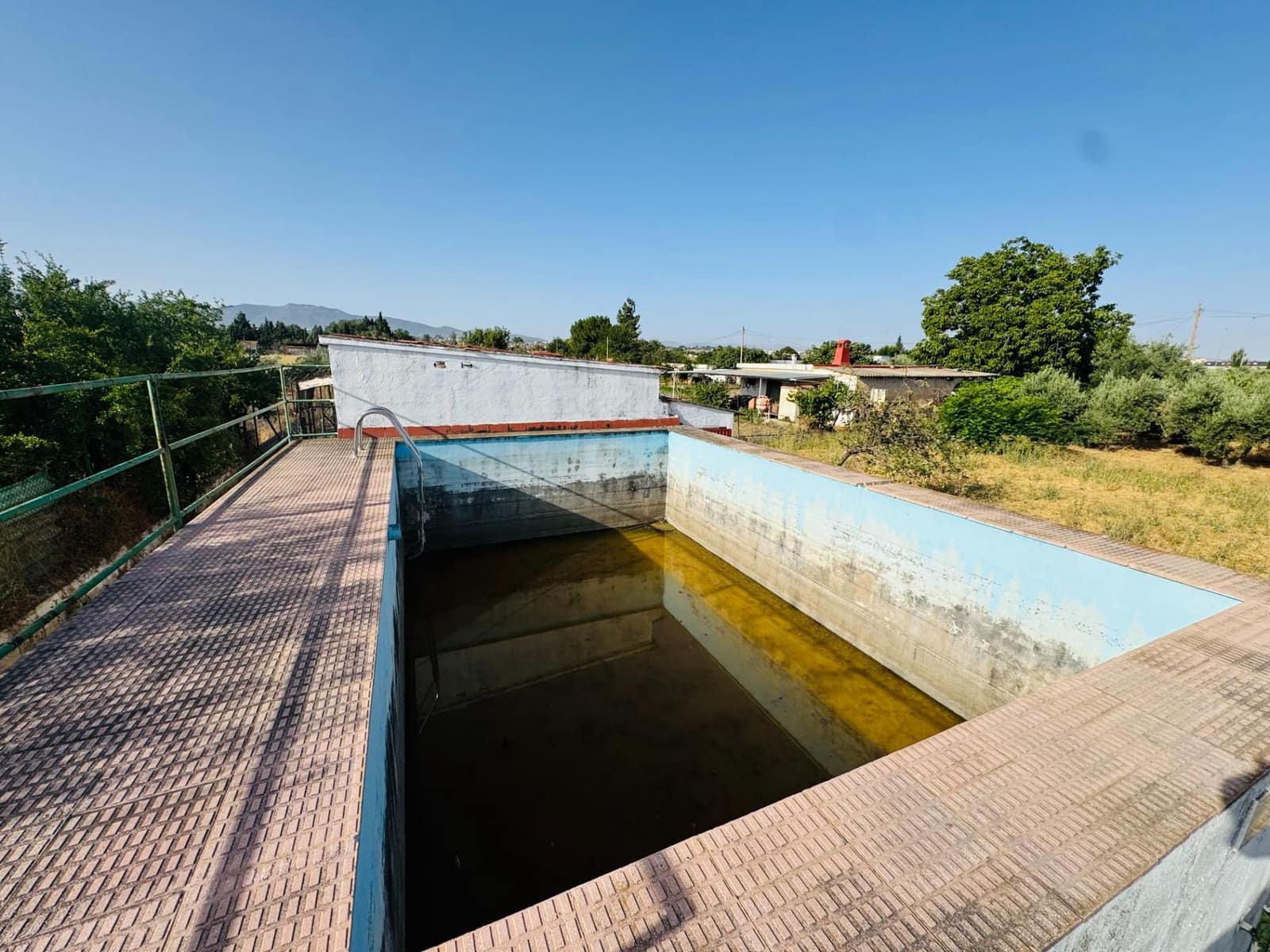 Ubebygd land til salgs i Granada by - € 196 000 (Ref: 10014080)