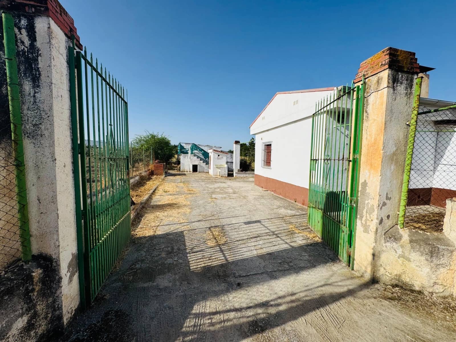 Ubebygd land til salgs i Granada by - € 196 000 (Ref: 10014080)