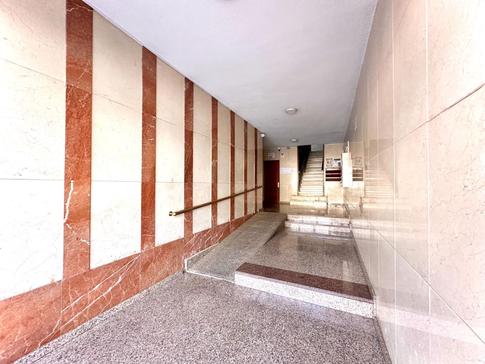3 bedroom Flat for sale in Granada city - € 198,500 (Ref: 10014081)