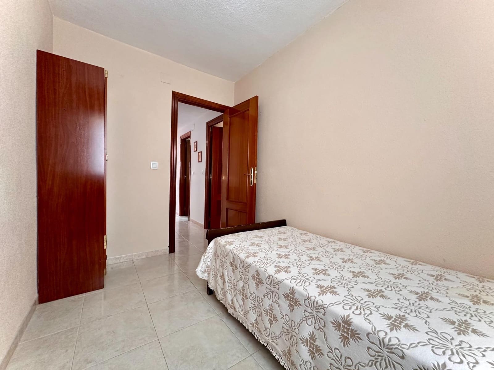 4 quarto Moradia em Banda para venda em Huetor Vega com garagem - 257 000 € (Ref: 10014084)