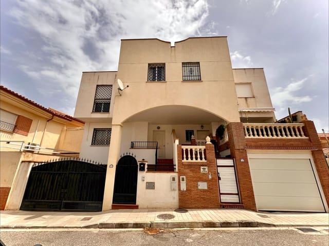 4 bedroom Terraced Villa for sale in Huétor Vega with garage - € 257,000 (Ref: 10014084)