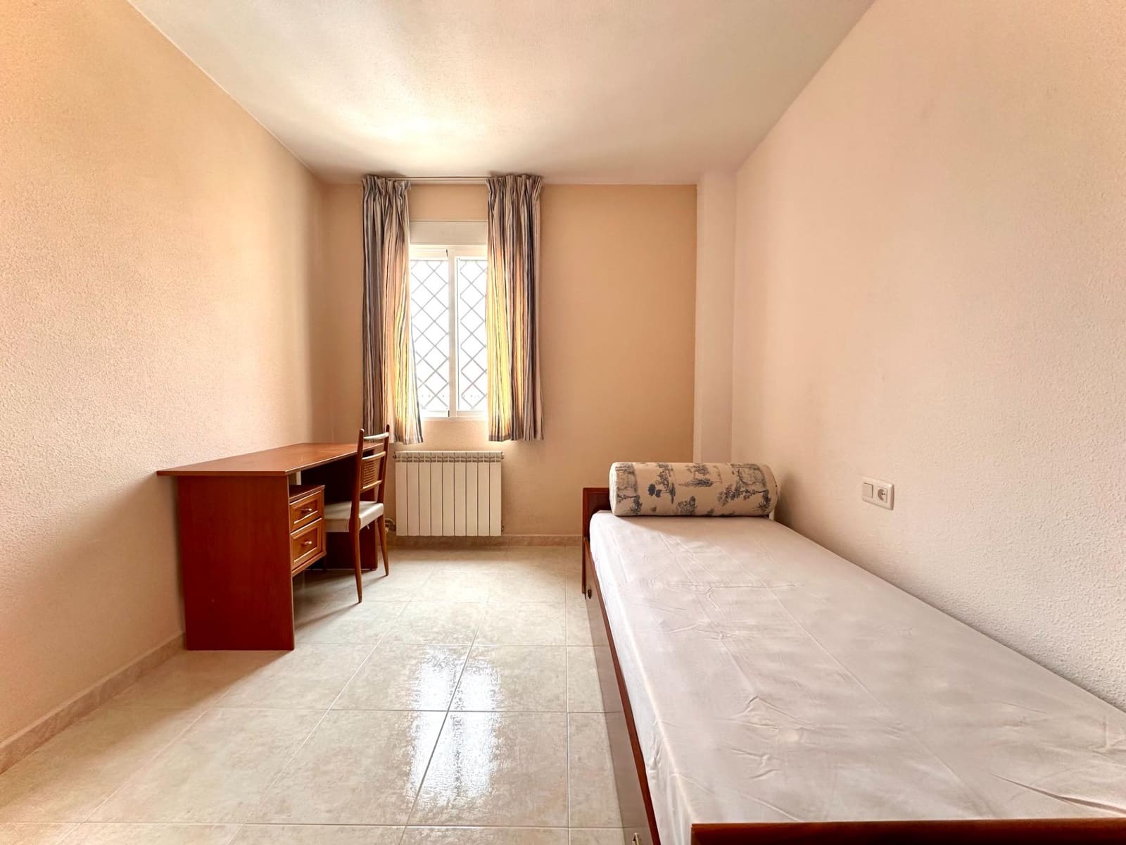 4 quarto Moradia em Banda para venda em Huetor Vega com garagem - 257 000 € (Ref: 10014084)
