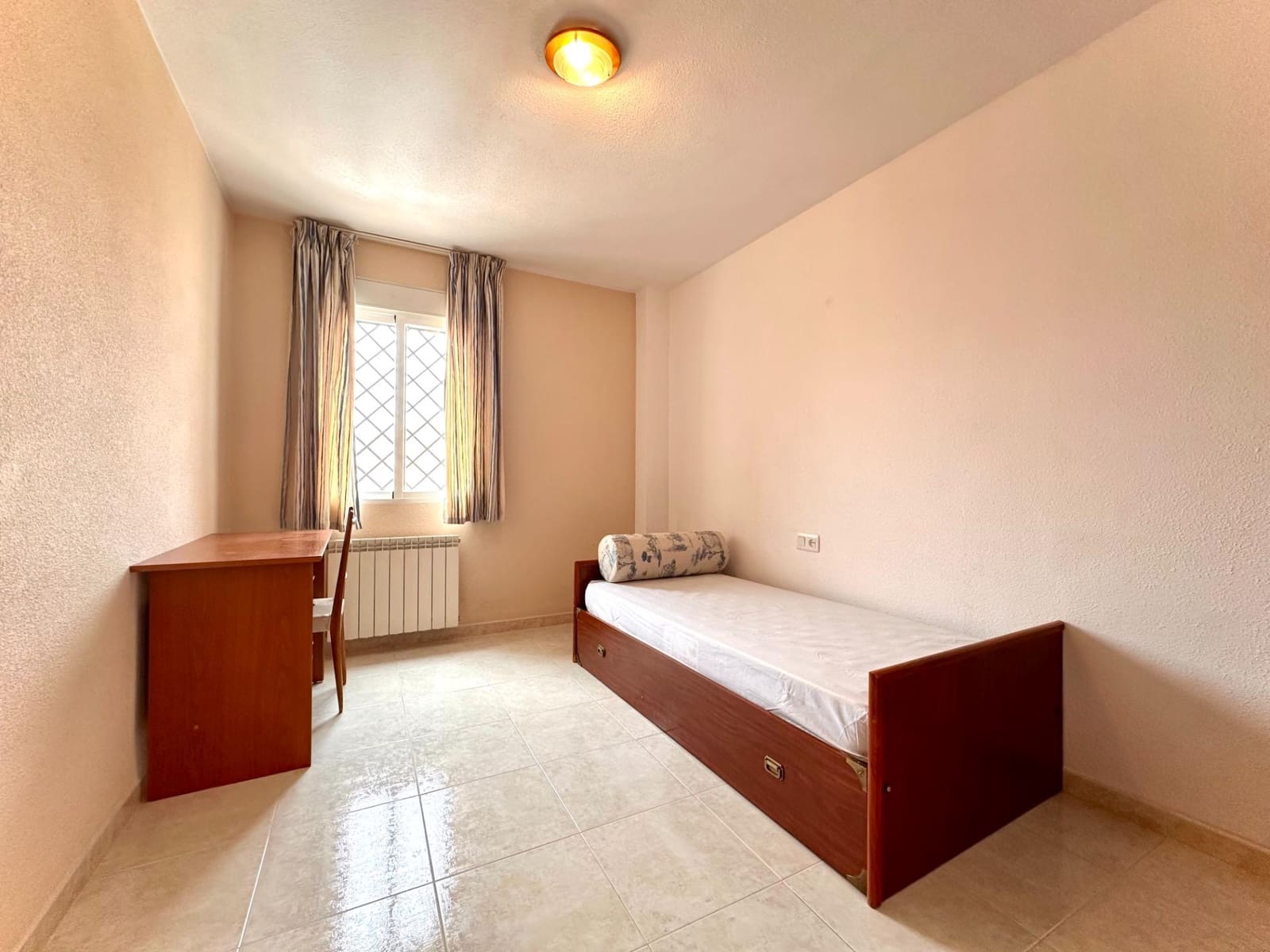 4 quarto Moradia em Banda para venda em Huetor Vega com garagem - 257 000 € (Ref: 10014084)