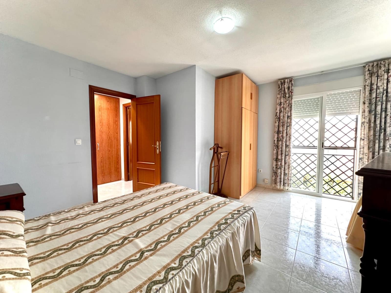 4 quarto Moradia em Banda para venda em Huetor Vega com garagem - 257 000 € (Ref: 10014084)