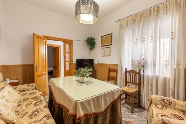 6 bedroom Townhouse for sale in Otura with garage - € 259,900 (Ref: 10014088)