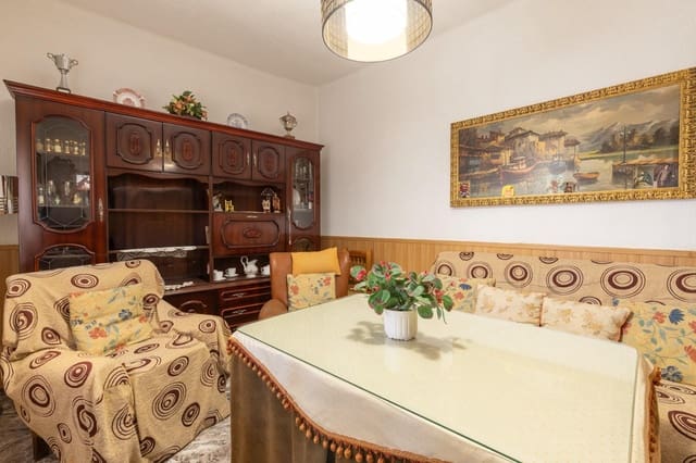 6 bedroom Townhouse for sale in Otura with garage - € 259,900 (Ref: 10014088)