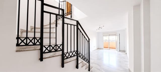 3 quarto Apartamento para venda em Cúllar Vega com garagem - 199 900 € (Ref: 10014091)