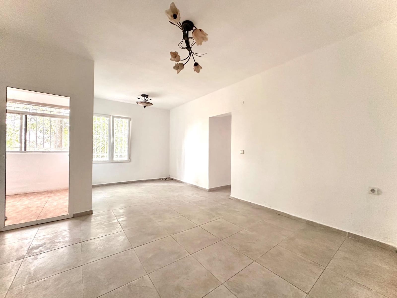3 bedroom Flat for sale in Granada city - € 105,000 (Ref: 10014098)