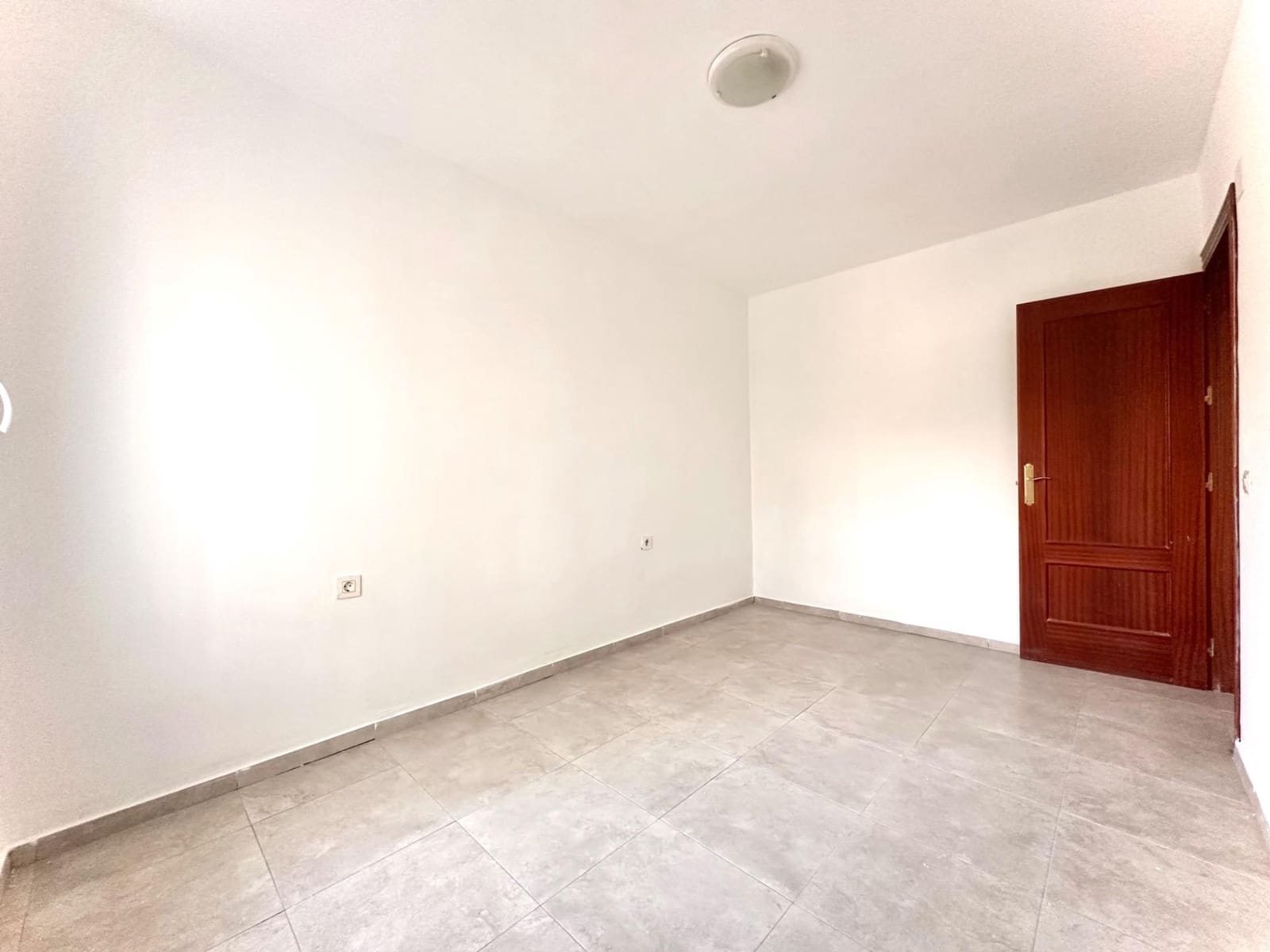 3 bedroom Flat for sale in Granada city - € 105,000 (Ref: 10014098)