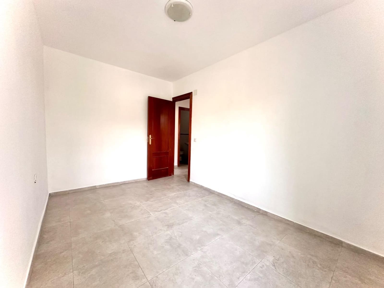 3 bedroom Flat for sale in Granada city - € 105,000 (Ref: 10014098)