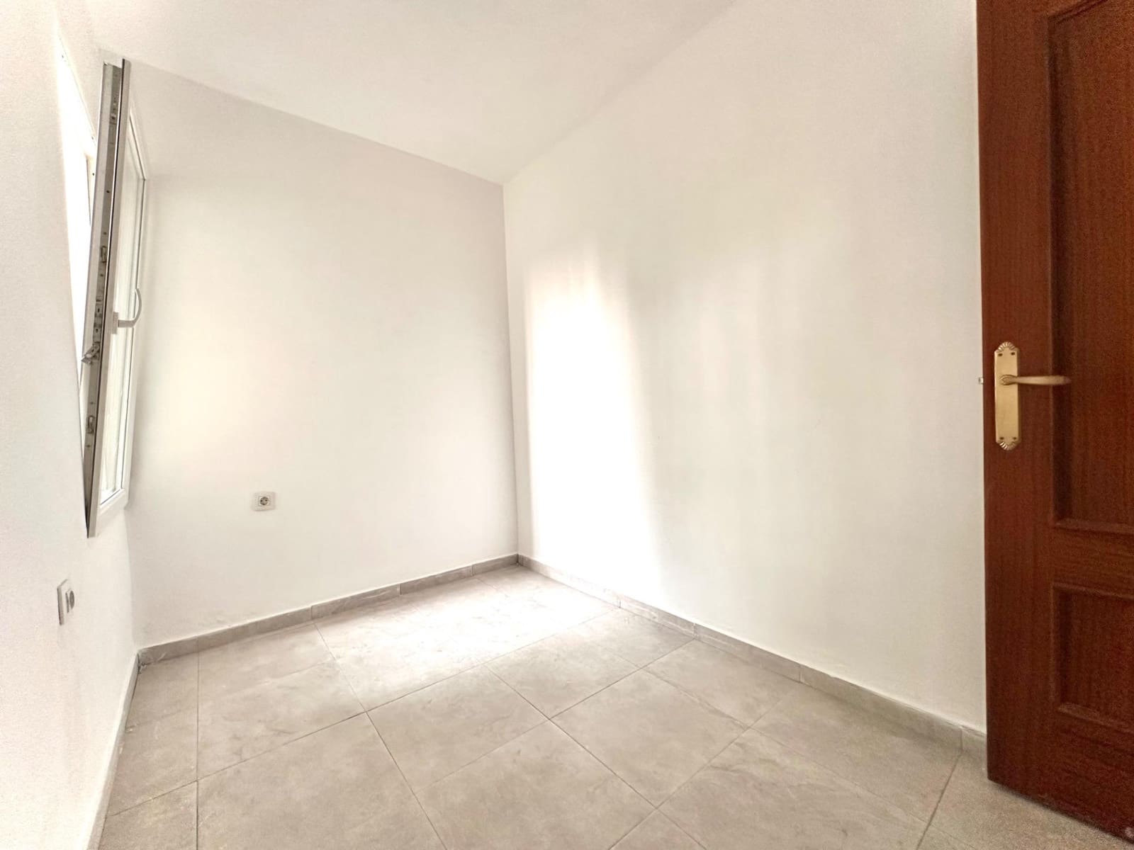 3 bedroom Flat for sale in Granada city - € 105,000 (Ref: 10014098)