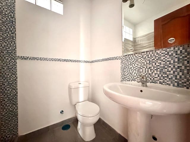 3 bedroom Flat for sale in Granada city - € 105,000 (Ref: 10014098)