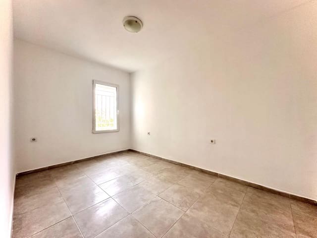 3 bedroom Flat for sale in Granada city - € 105,000 (Ref: 10014098)