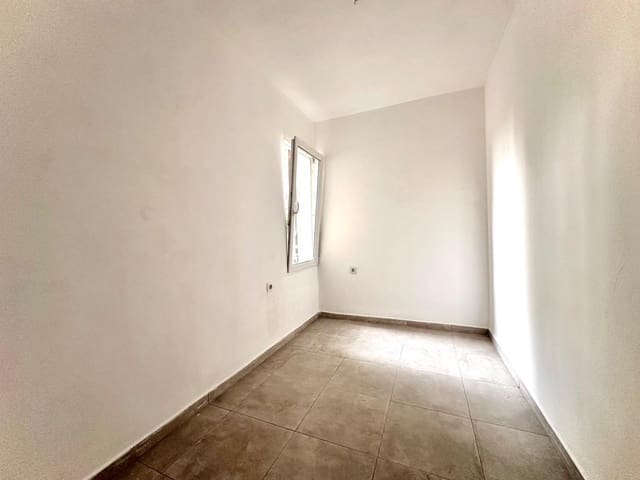 3 bedroom Flat for sale in Granada city - € 105,000 (Ref: 10014098)