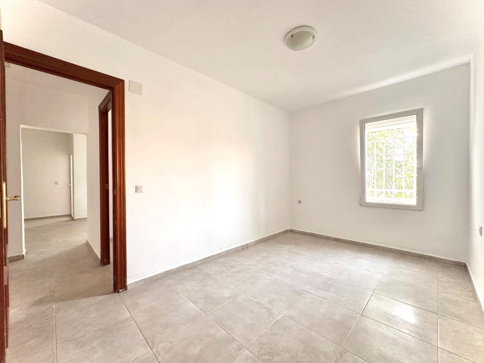 3 bedroom Flat for sale in Granada city - € 105,000 (Ref: 10014098)