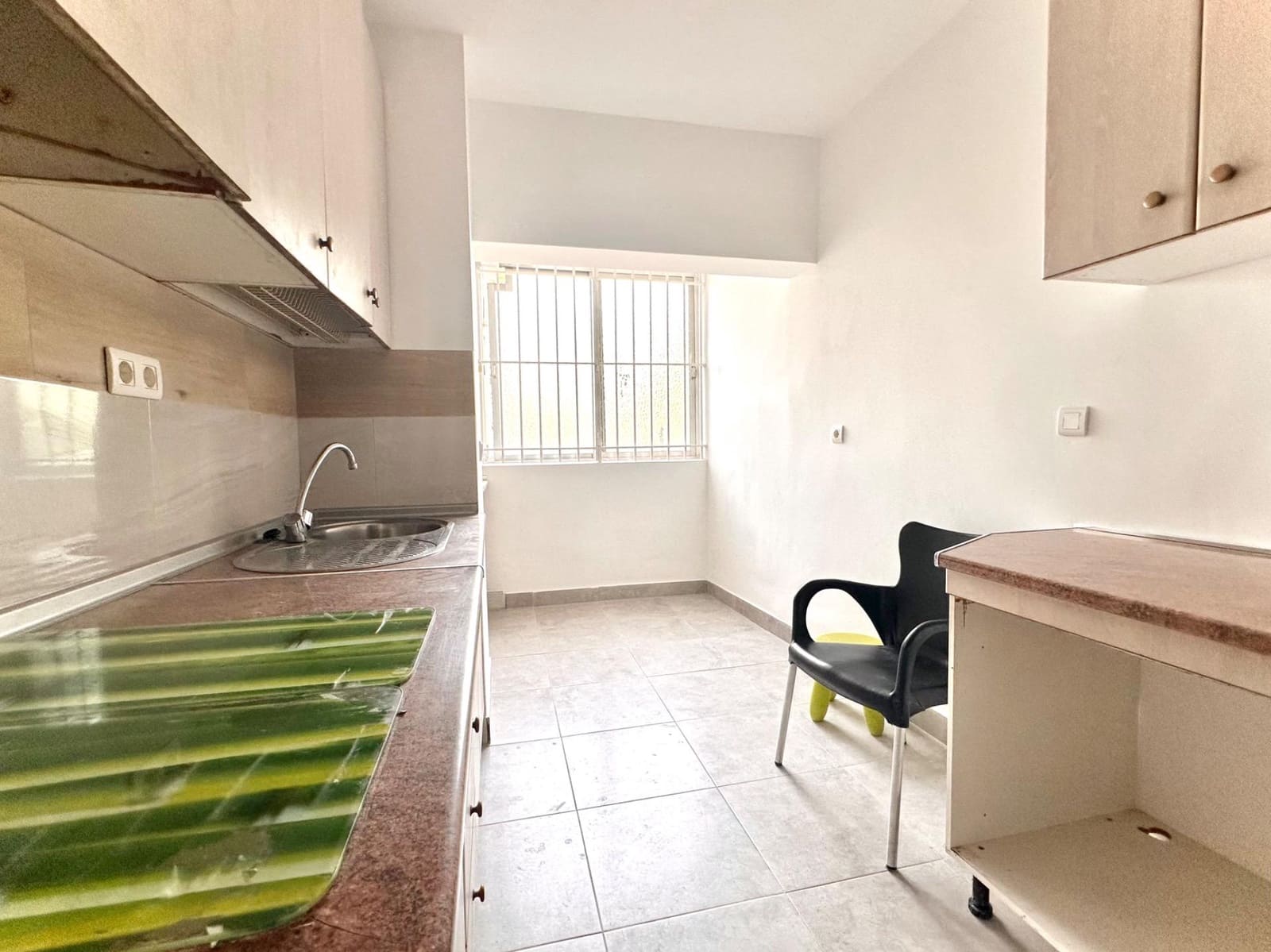3 bedroom Flat for sale in Granada city - € 105,000 (Ref: 10014098)