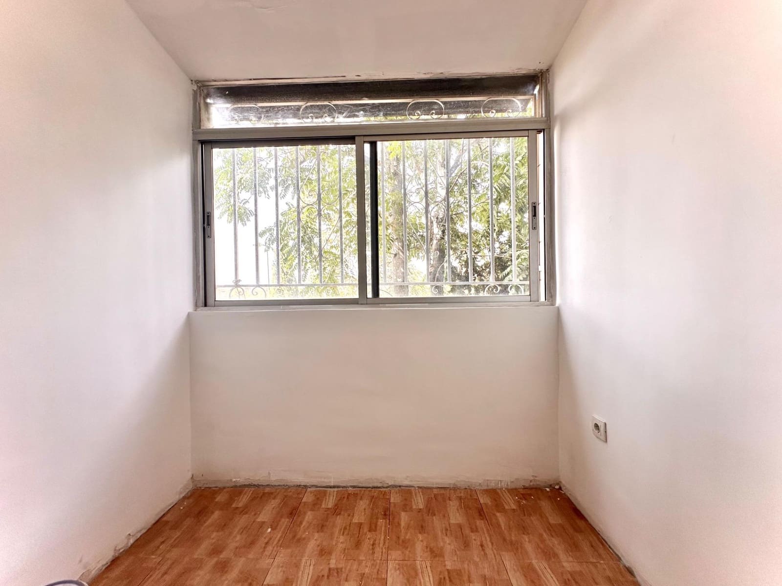 3 bedroom Flat for sale in Granada city - € 105,000 (Ref: 10014098)