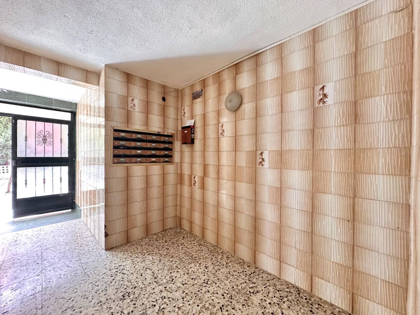 3 bedroom Flat for sale in Granada city - € 105,000 (Ref: 10014098)