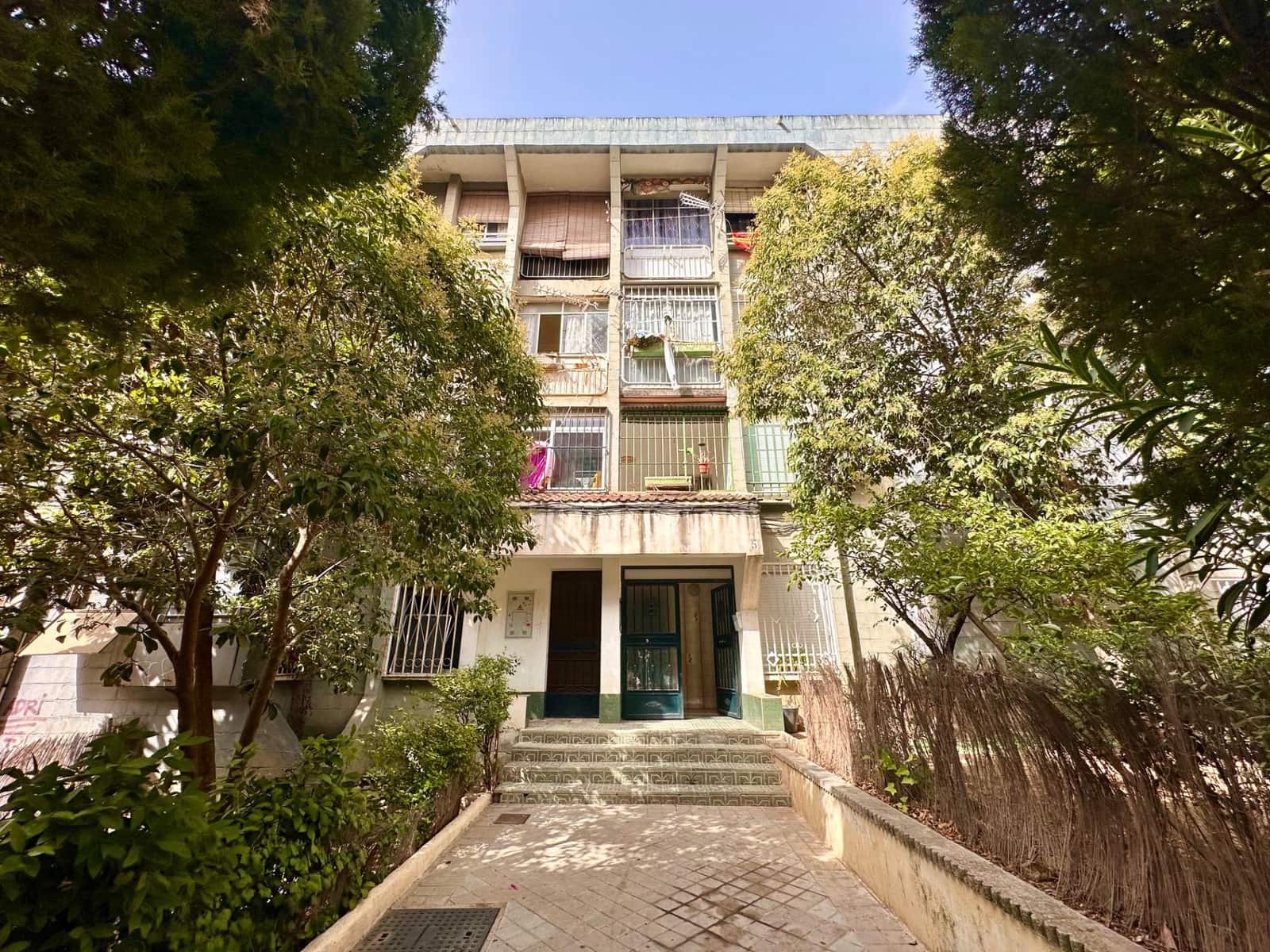 3 bedroom Flat for sale in Granada city - € 105,000 (Ref: 10014098)