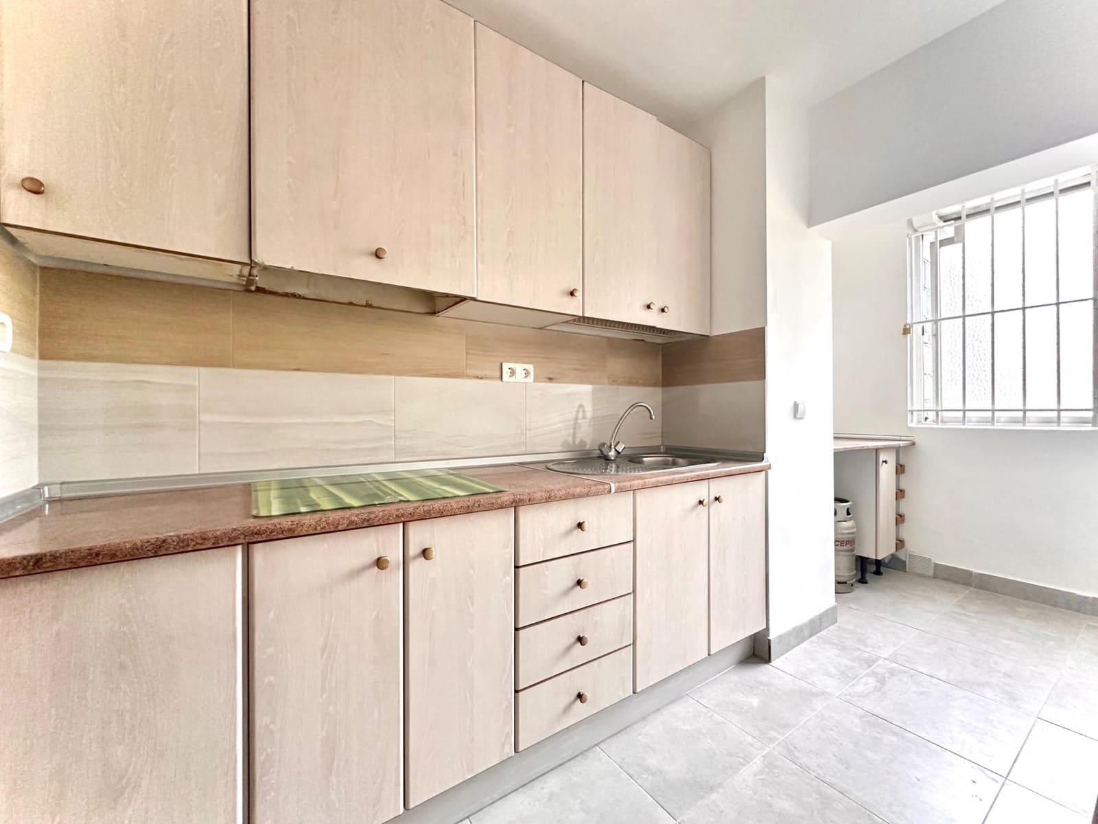 3 bedroom Flat for sale in Granada city - € 105,000 (Ref: 10014098)
