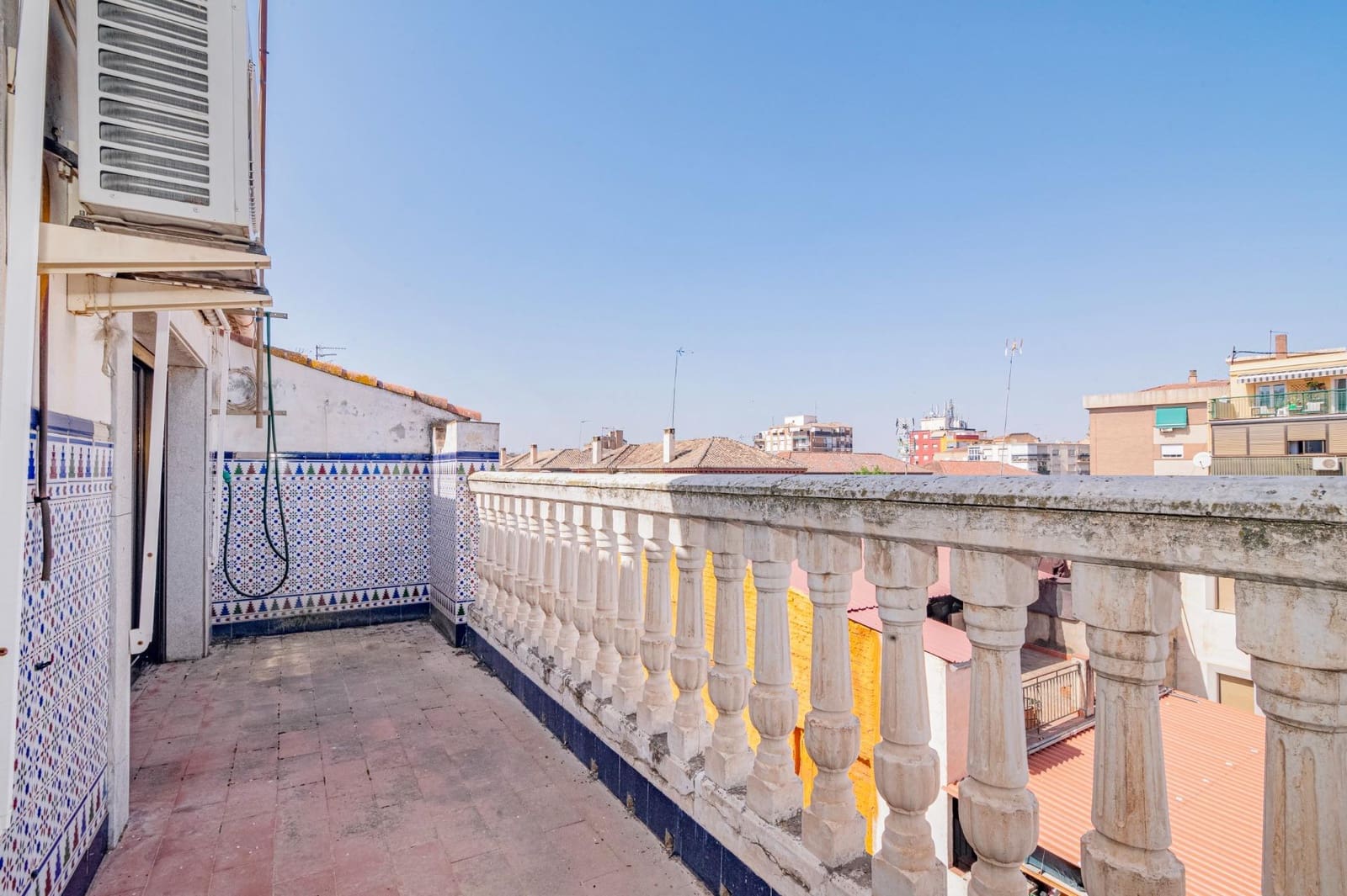9 camera da letto Villa in vendita in Granada citta con garage - 450.000 € (Rif: 10014102)