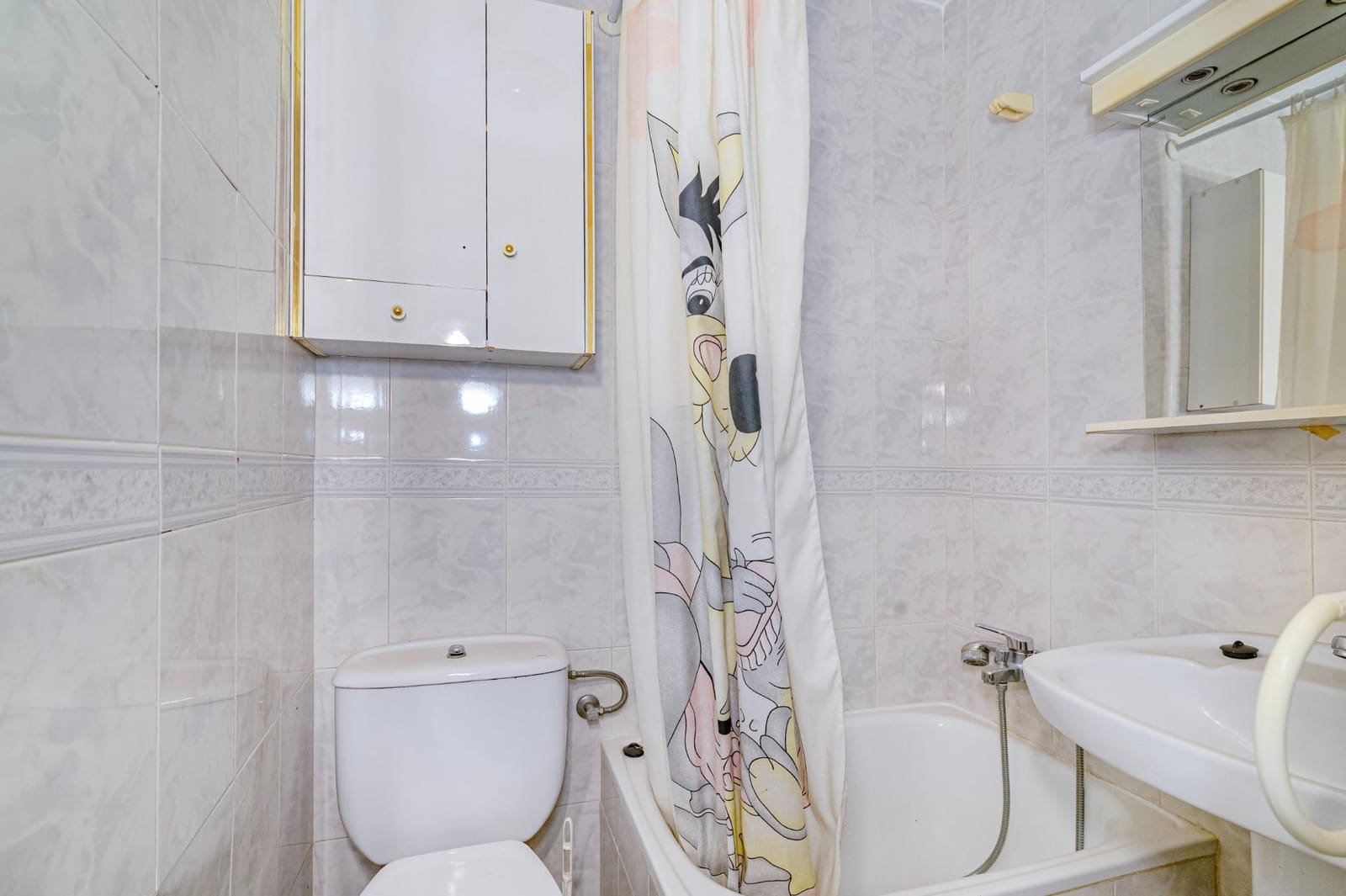 9 camera da letto Villa in vendita in Granada citta con garage - 450.000 € (Rif: 10014102)