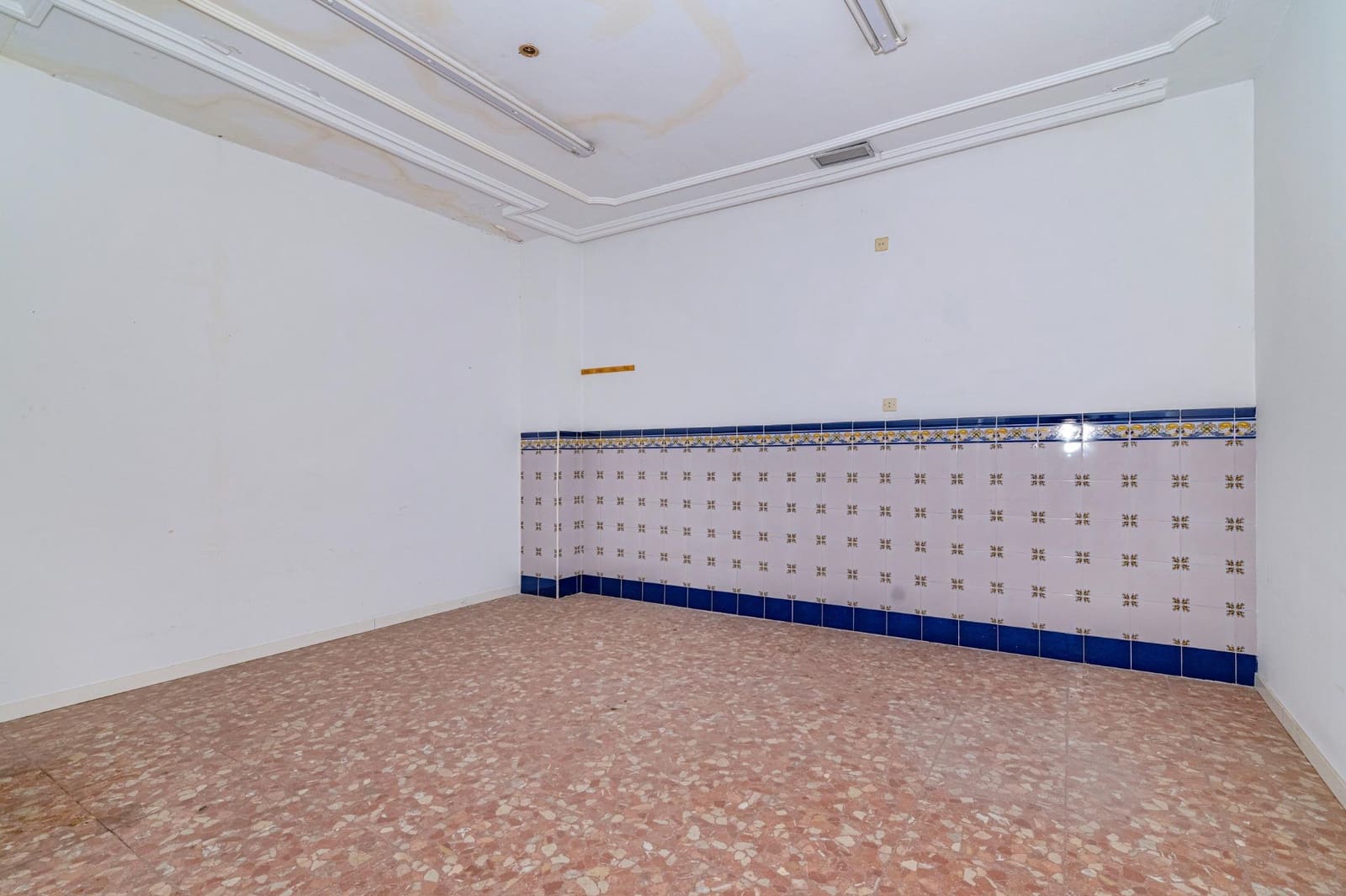 9 camera da letto Villa in vendita in Granada citta con garage - 450.000 € (Rif: 10014102)