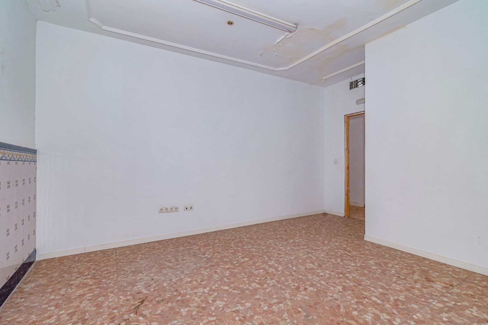 9 camera da letto Villa in vendita in Granada citta con garage - 450.000 € (Rif: 10014102)