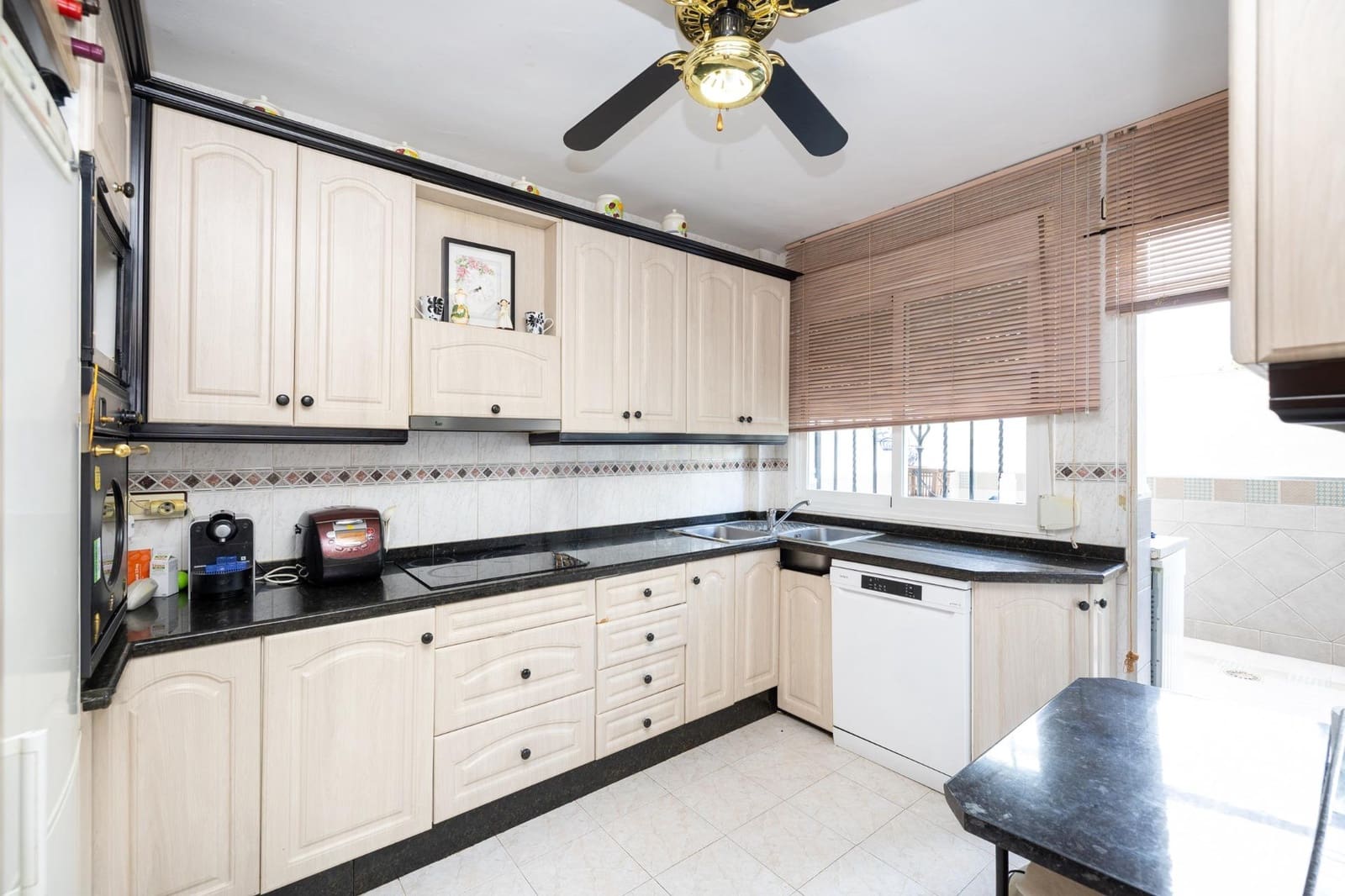 3 bedroom Terraced Villa for sale in Maracena with garage - € 269,000 (Ref: 10015624)