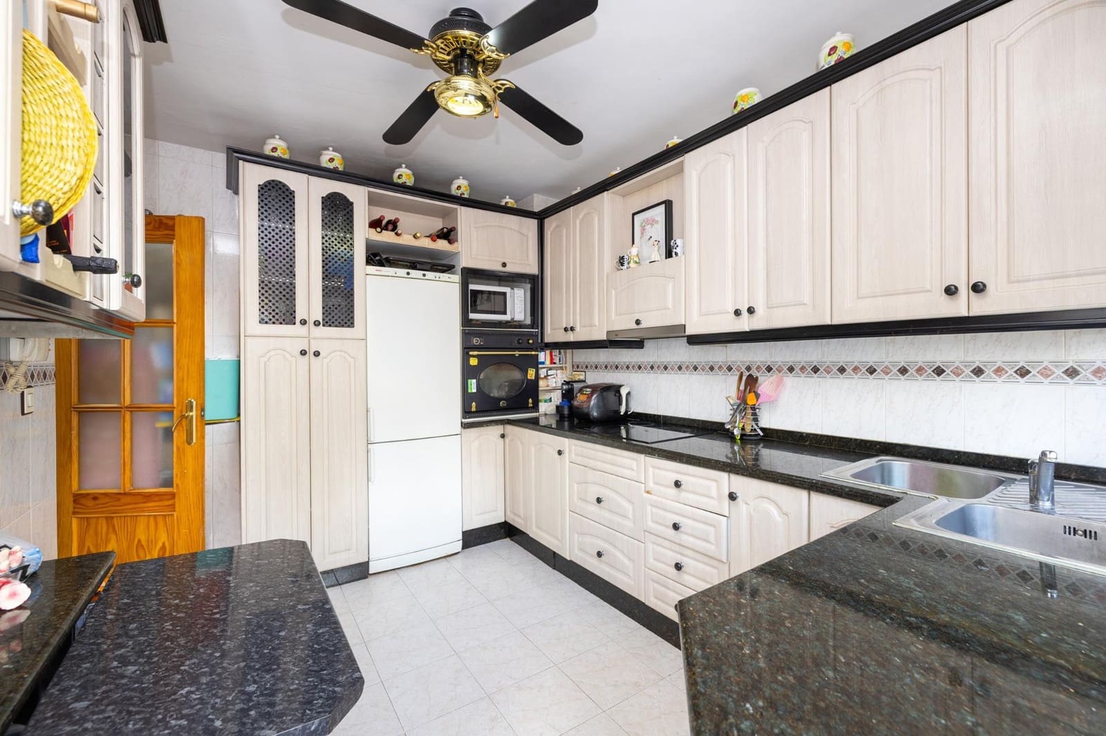 3 bedroom Terraced Villa for sale in Maracena with garage - € 269,000 (Ref: 10015624)