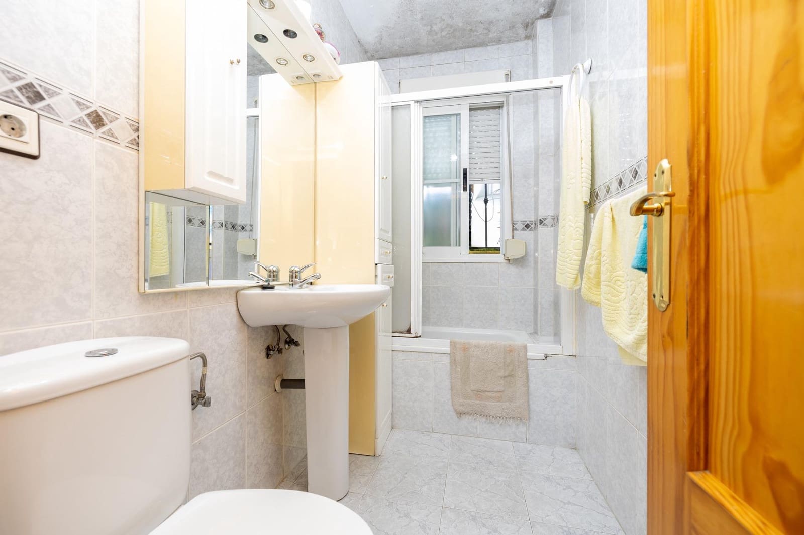 3 bedroom Terraced Villa for sale in Maracena with garage - € 269,000 (Ref: 10015624)