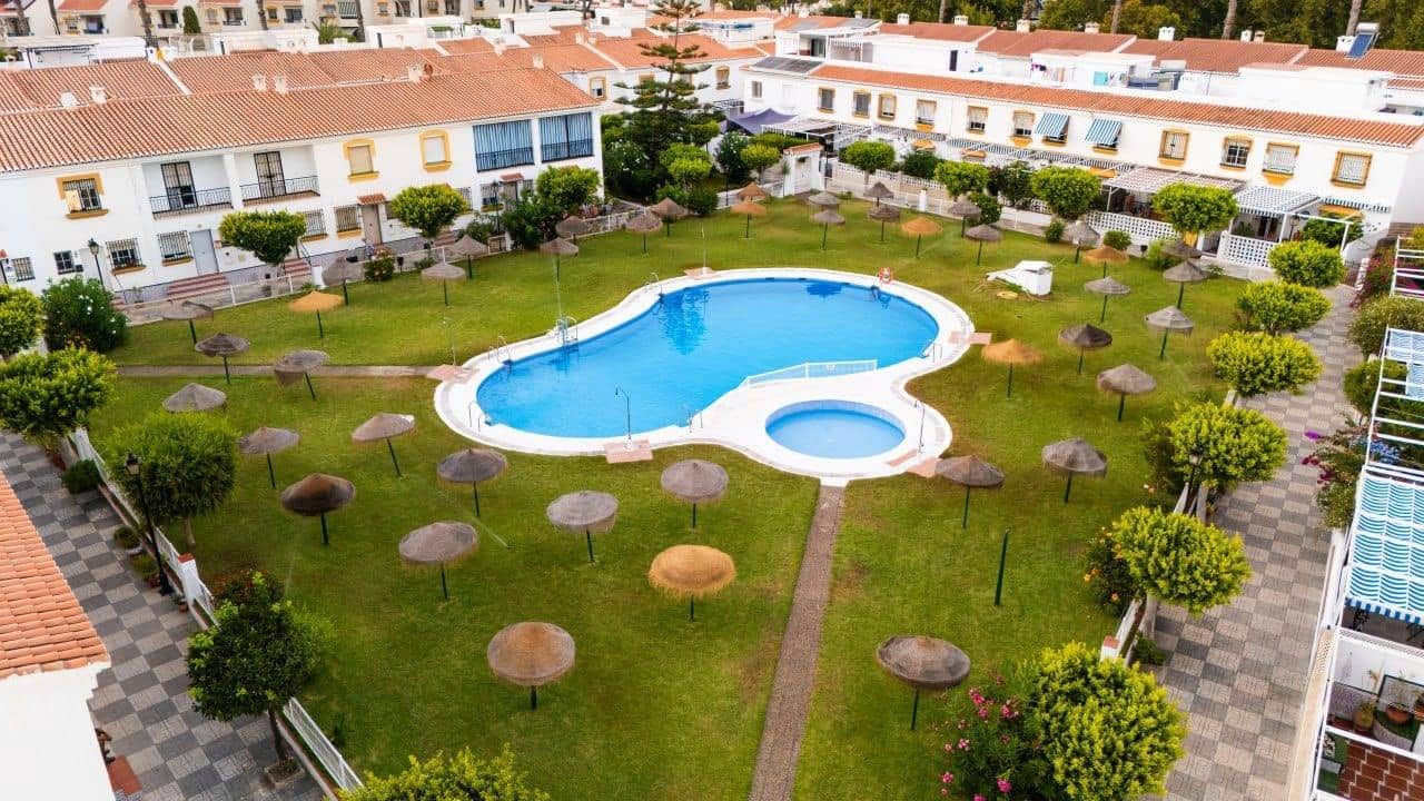 3 bedroom Townhouse for sale in Salobrena with pool garage - € 365,000 (Ref: 10020961)