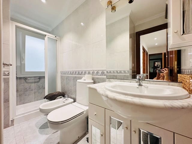 Piso de 3 habitaciones en Figares, Granada ciudad en alquiler - 990 € (Ref: 10034011)