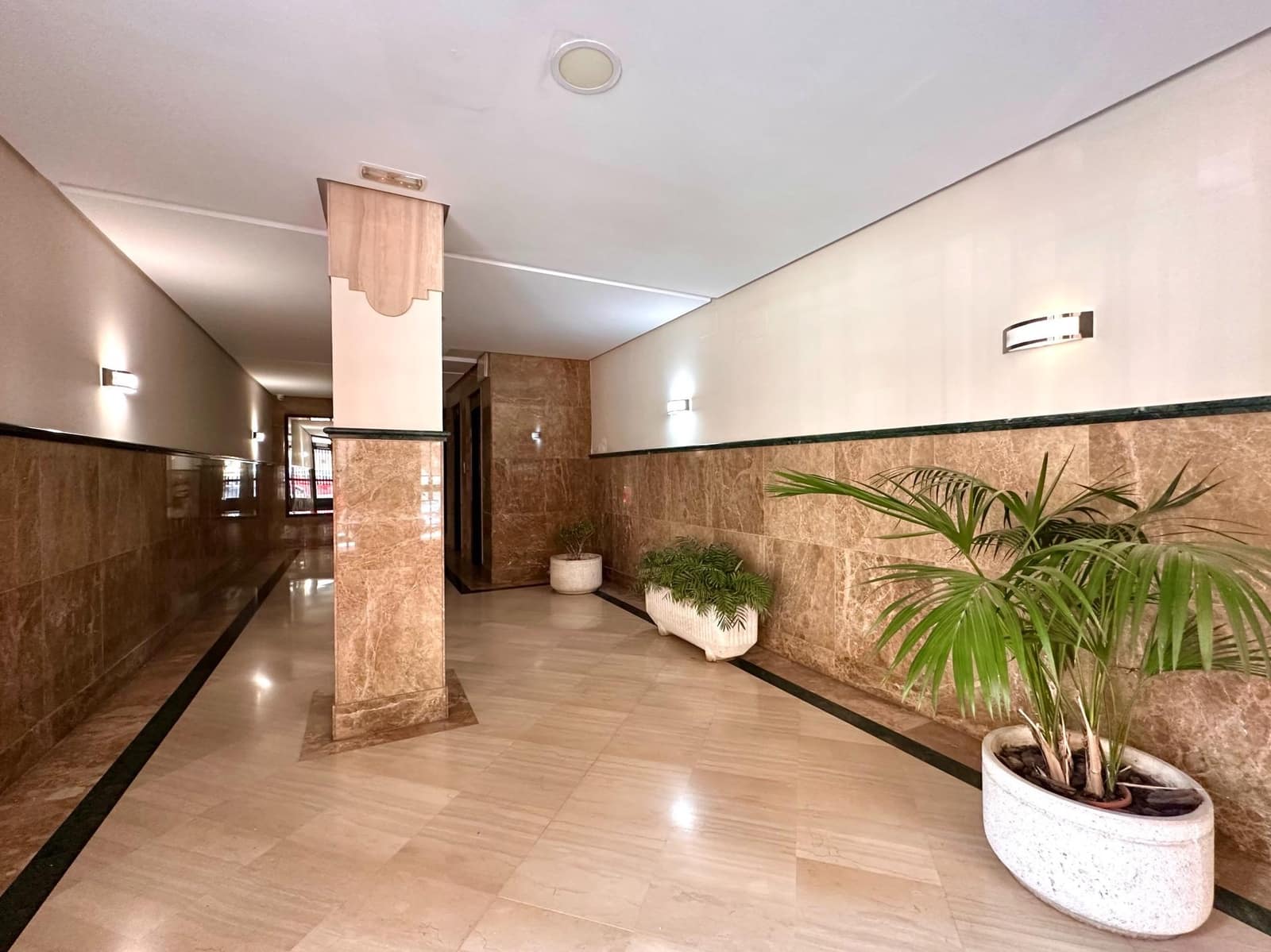 3 bedroom Flat for rent in Granada city - € 990 (Ref: 10034011)
