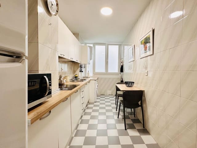 Appartement de 3 chambres à louer à Figares, Grenade ville - 990 € (Ref: 10034011)