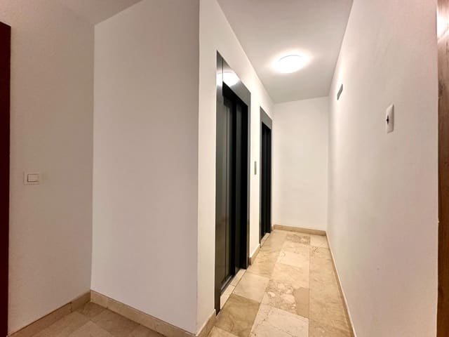 Appartement de 3 chambres à louer à Figares, Grenade ville - 990 € (Ref: 10034011)