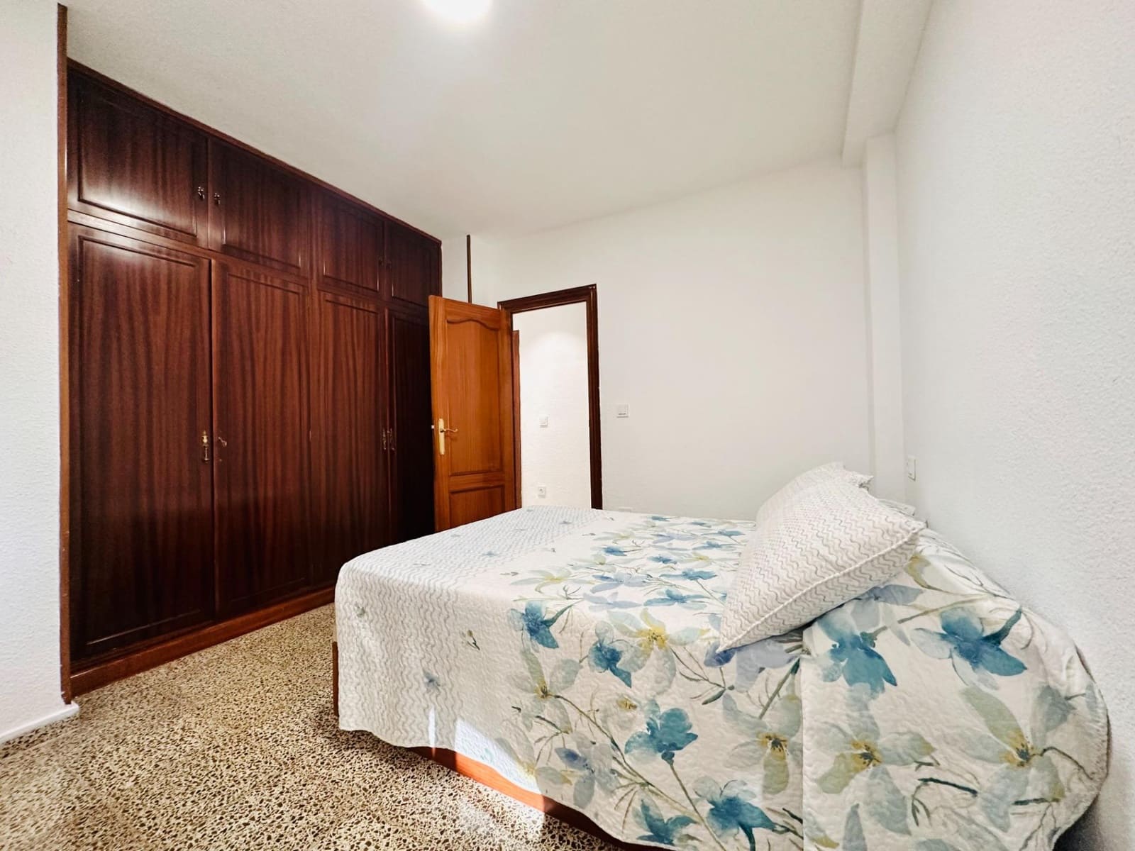 3 bedroom Flat for rent in Granada city - € 990 (Ref: 10034011)