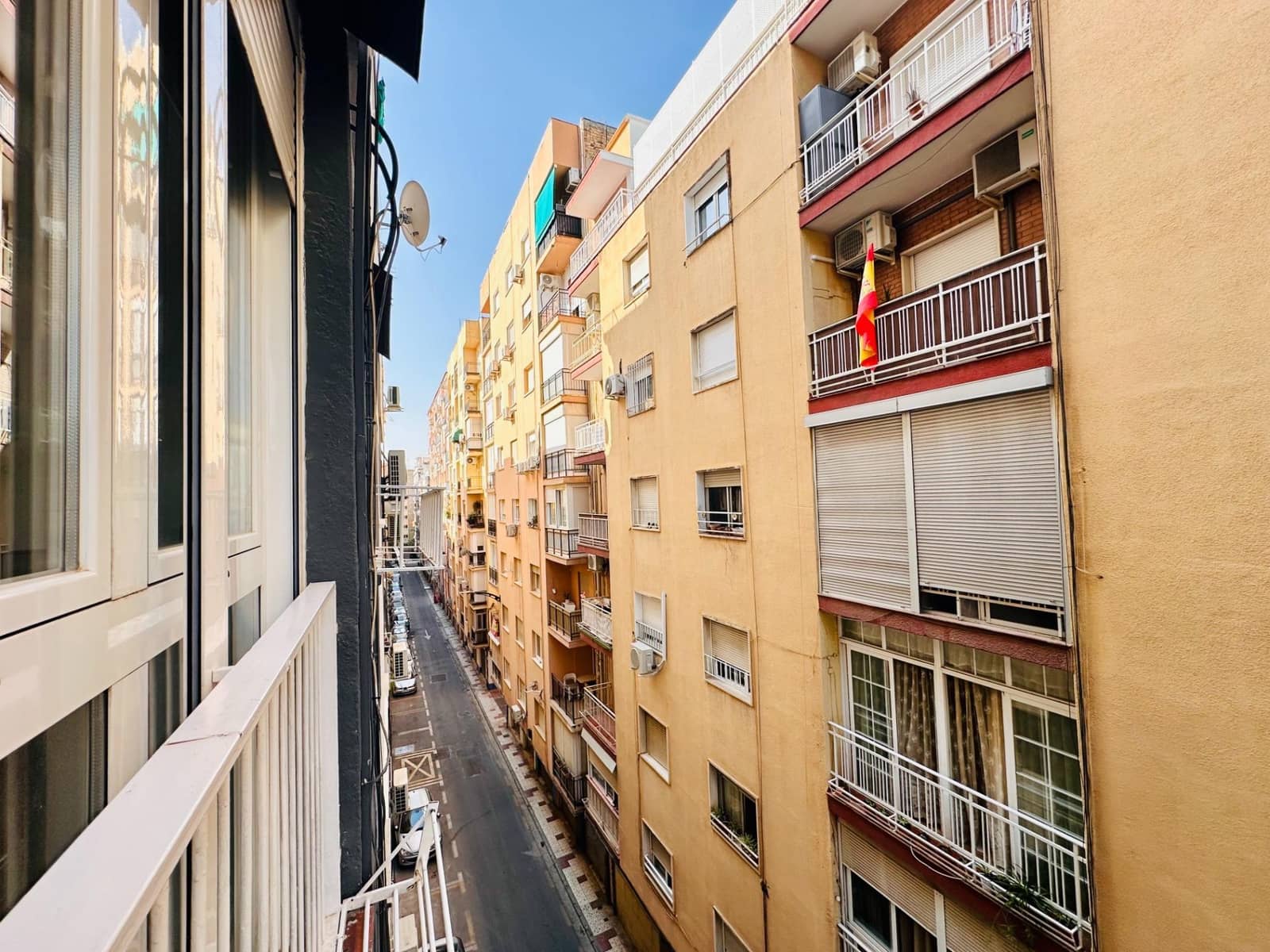 3 bedroom Flat for rent in Granada city - € 990 (Ref: 10034011)