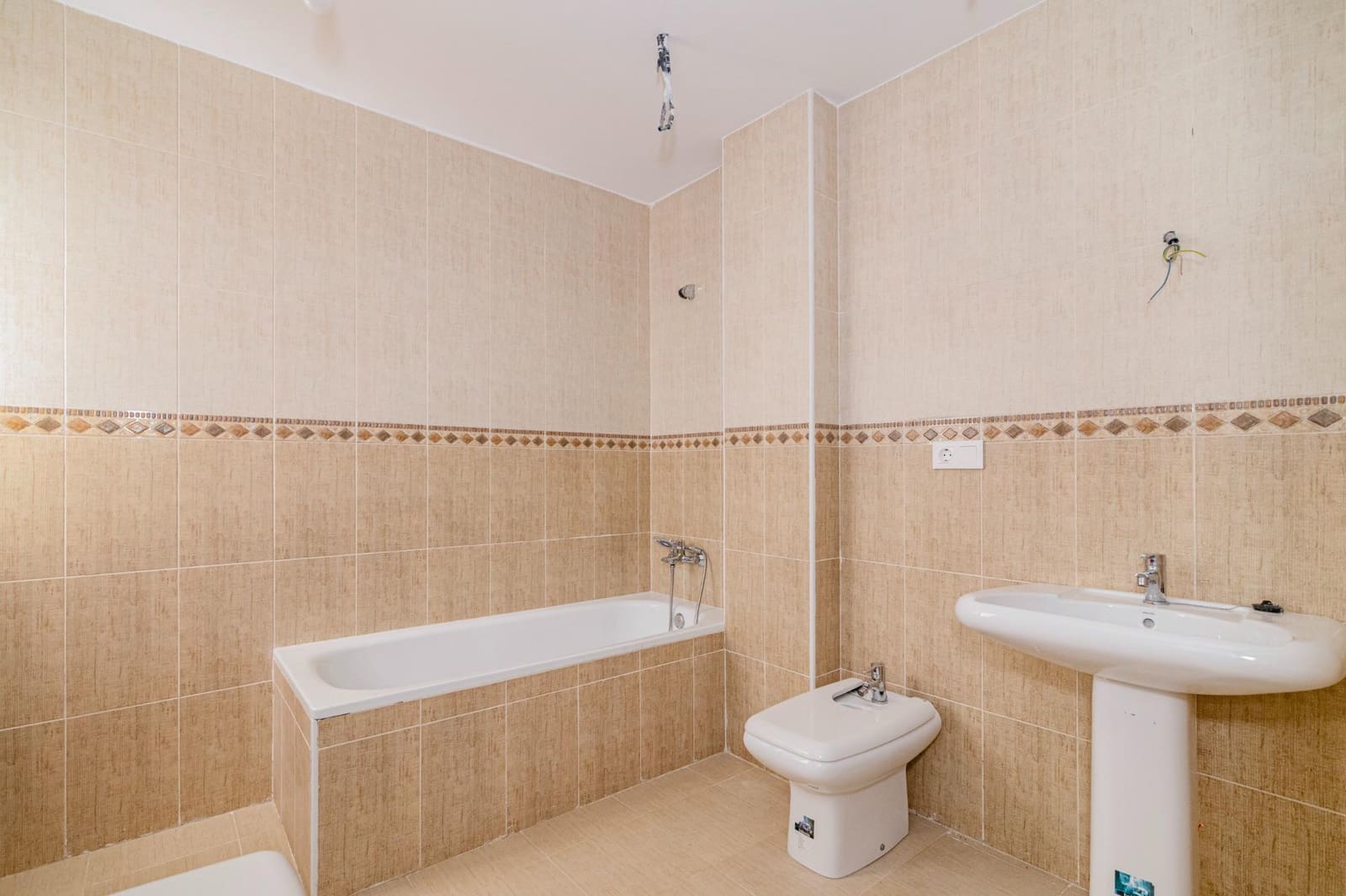 2 bedroom Flat for sale in Ogijares - € 189,000 (Ref: 10041167)