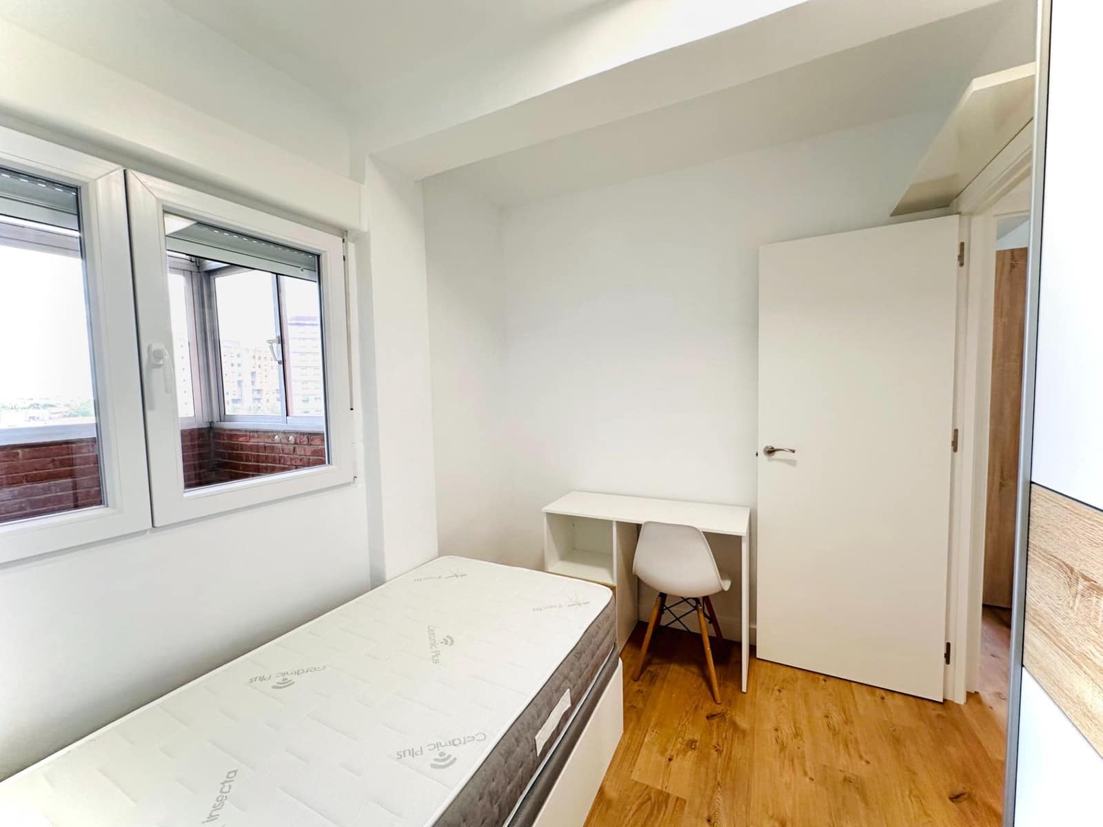 4 sovrum Lägenhet att hyra i Granada stad - 250 € (Ref: 10043062)