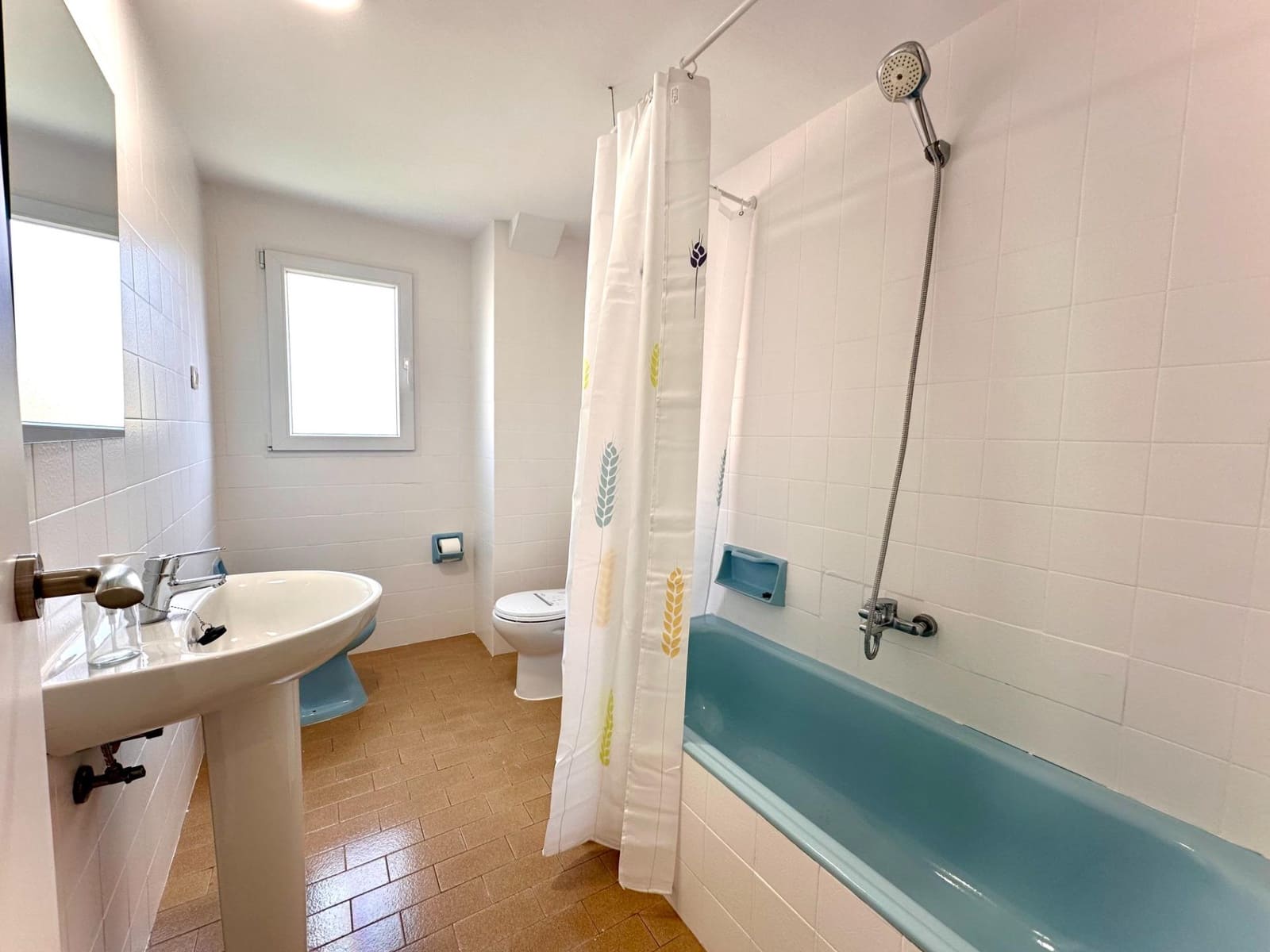 4 sovrum Lägenhet att hyra i Granada stad - 250 € (Ref: 10043062)