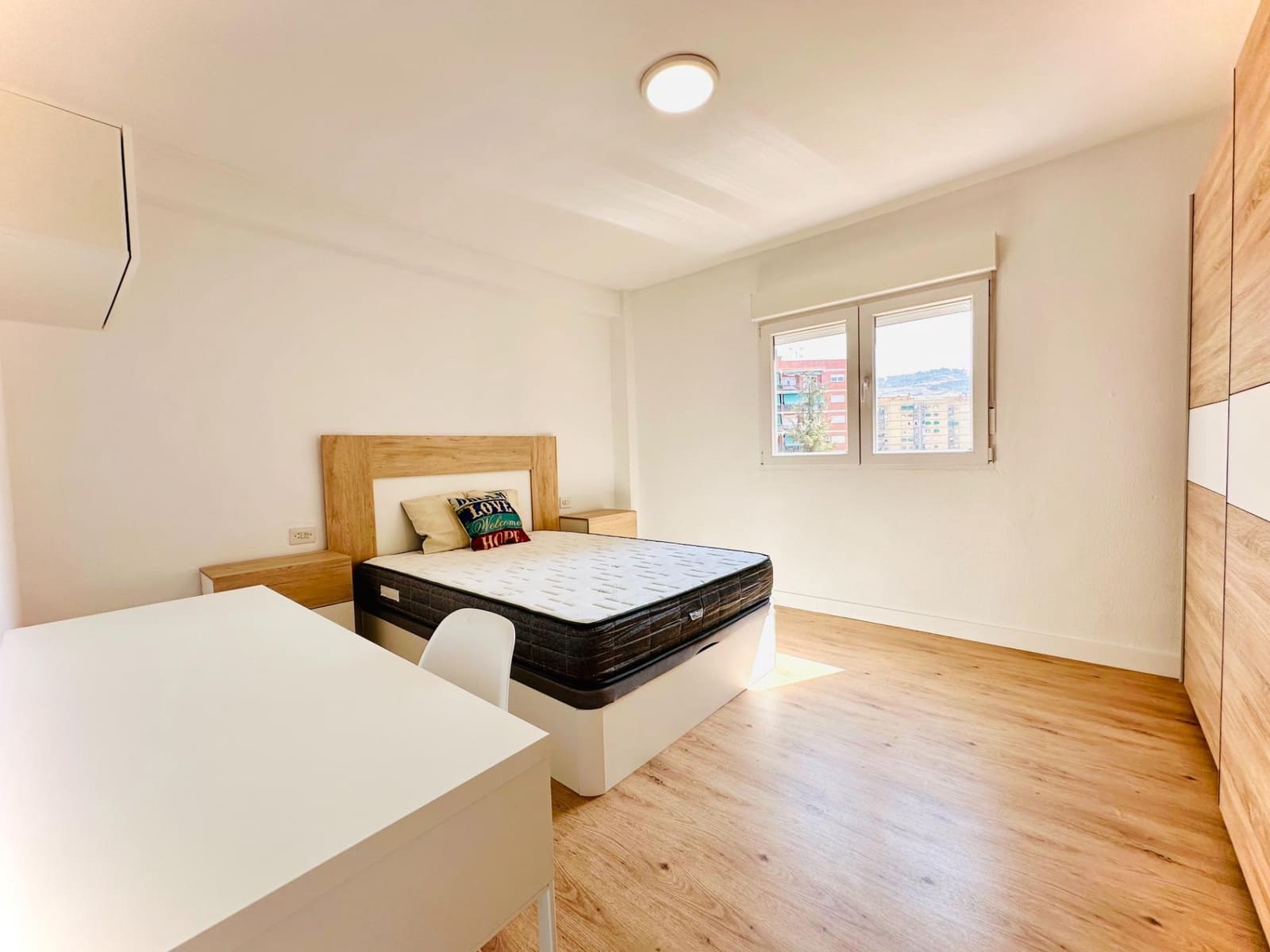 4 sovrum Lägenhet att hyra i Granada stad - 250 € (Ref: 10043062)