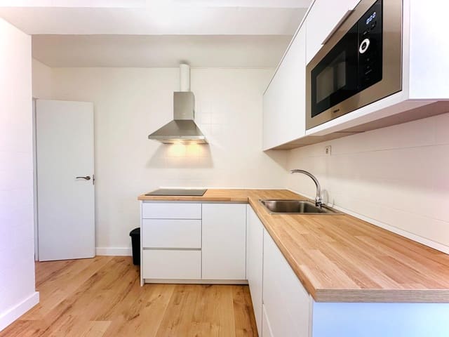 4 sovrum Lägenhet att hyra i Granada stad - 250 € (Ref: 10043062)