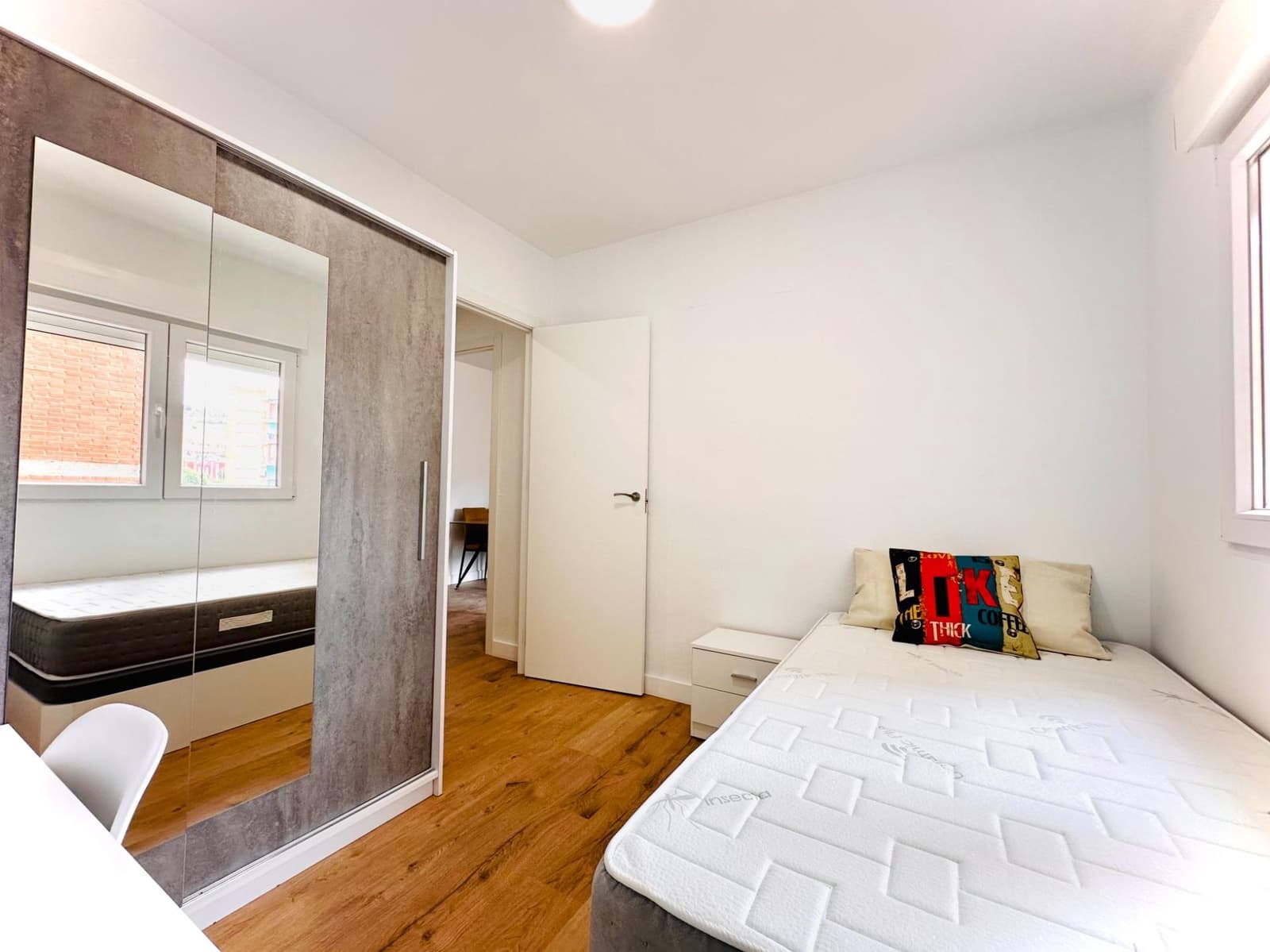 4 sovrum Lägenhet att hyra i Granada stad - 250 € (Ref: 10043062)