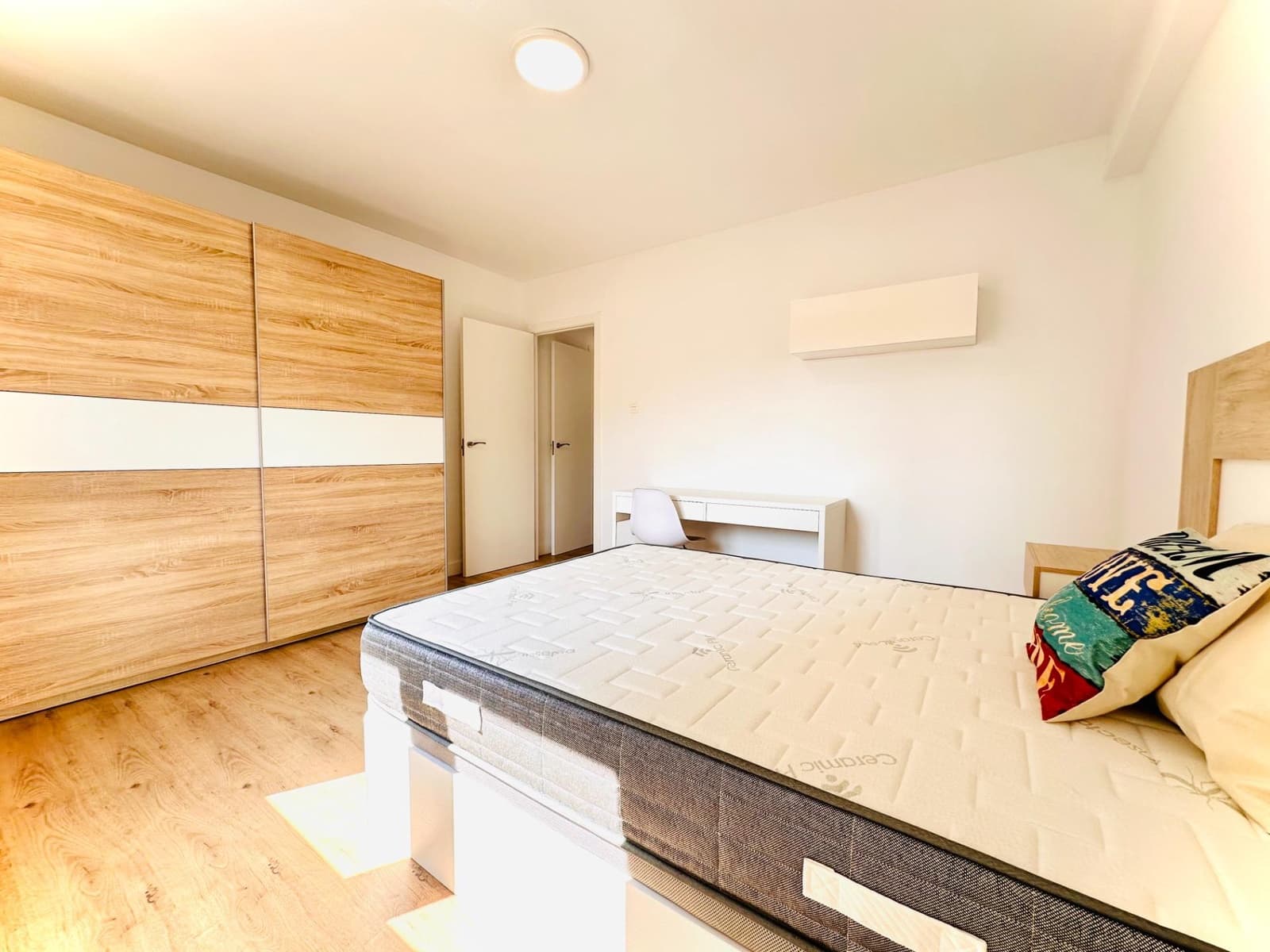 4 sovrum Lägenhet att hyra i Granada stad - 250 € (Ref: 10043062)