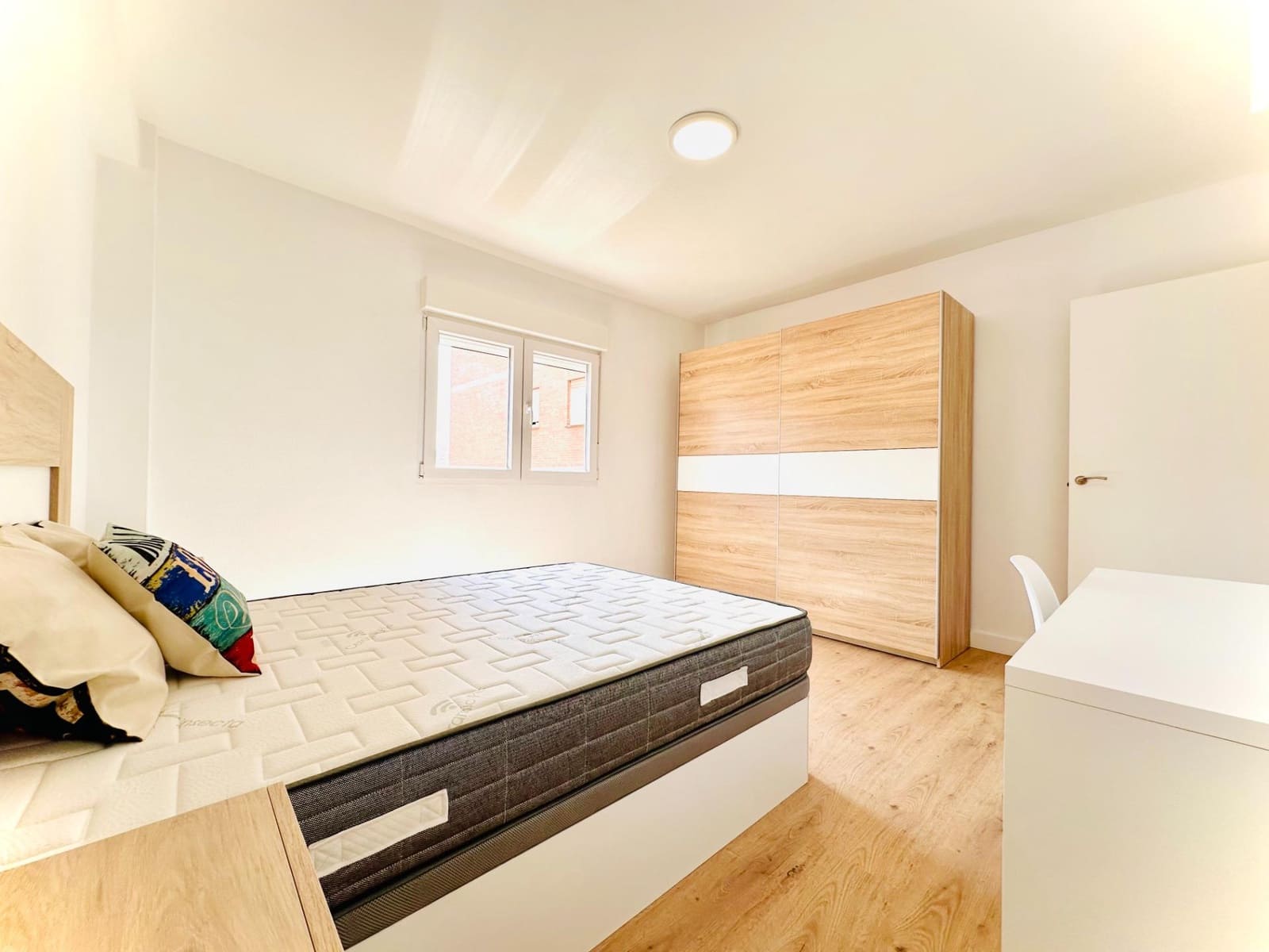 4 sovrum Lägenhet att hyra i Granada stad - 250 € (Ref: 10043062)