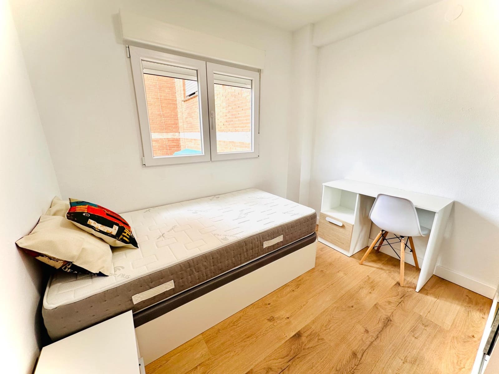 4 sovrum Lägenhet att hyra i Granada stad - 250 € (Ref: 10043062)